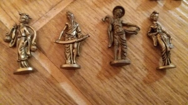 109572787_6014749c455791-2424515220210129_212638.jpg metalne figure gejse