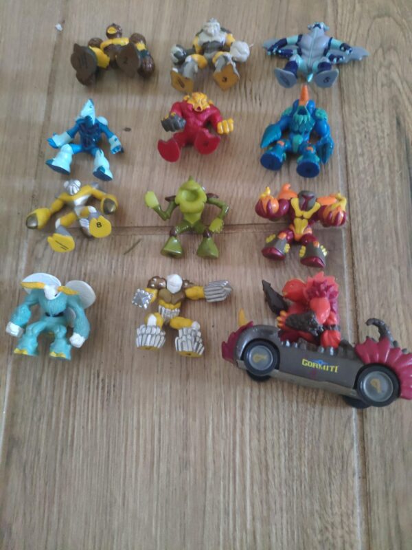 125030902_616befd5aff655-67257328IMG_20211017_11.jpg 12 akcionih figura i vozilo