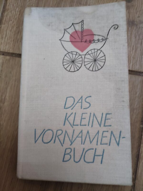 129063876_61c2629bf34288-51191446IMG_20211222_00.jpg Das Kleine Vornamenbuch