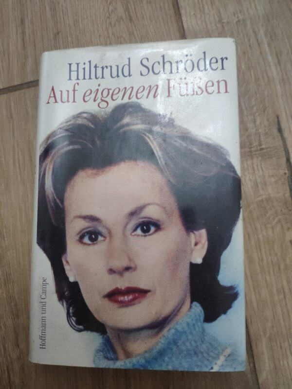 130285835_61df5800590c79-7100848461df57bb4b0318-.jpg Auf Eigenen Fuben - Hiltrud Schroder