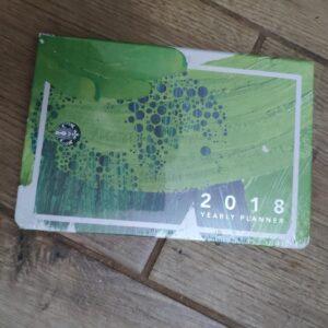 135359185_624f547574f325-85780055IMG_20220407_22.jpg tvrd povez notes - yearly planner 2018