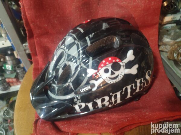 biciklisticka kaciga  UVEX Pirates