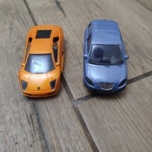 143314045_635eebb086a7f3-12782338IMG_20221030_19.jpg burago automobili 1/43