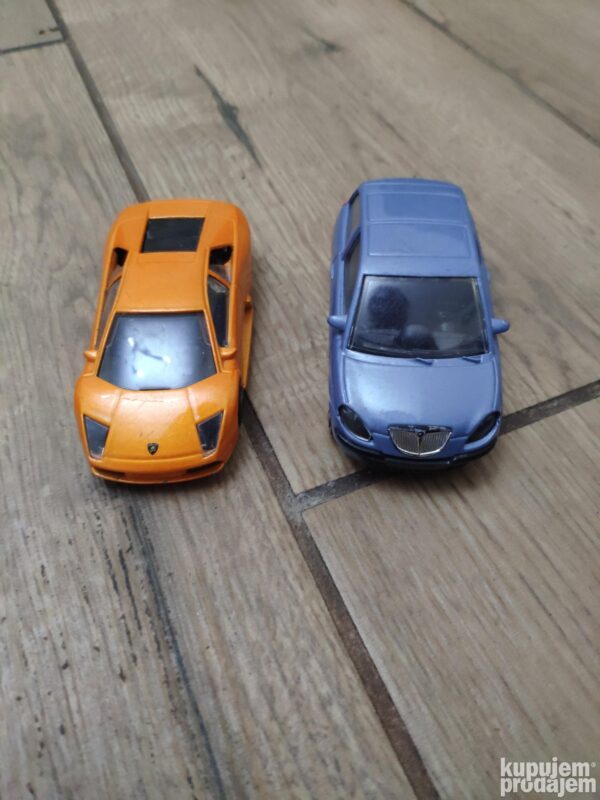 143314045_635eebb086a7f3-12782338IMG_20221030_19.jpg burago automobili 1/43