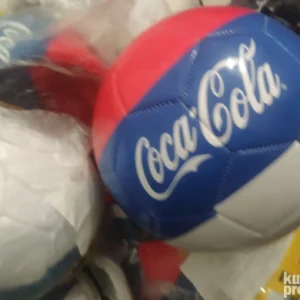 fudbalska lopta sa znakom koka kole