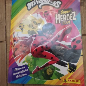 158351889_65319577696ce1-23084961IMG_20231019_20.webp album za slicice Miraculeus super Heroez team