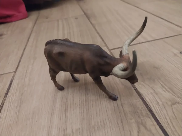 158836294_654192bce4a133-71807966IMG_20231031_22.webp Figura Ankole Watusi Cow