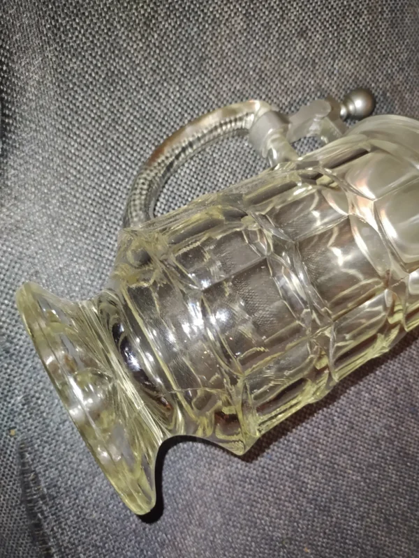 staklena krigla za pivo sa poklopcem od cina sa nozicom