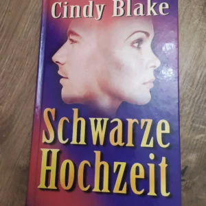 163299129_65cdbc664a17f3-44188619IMG_20240215_08.webp Schwarze Hochzeit - Cindy Blake