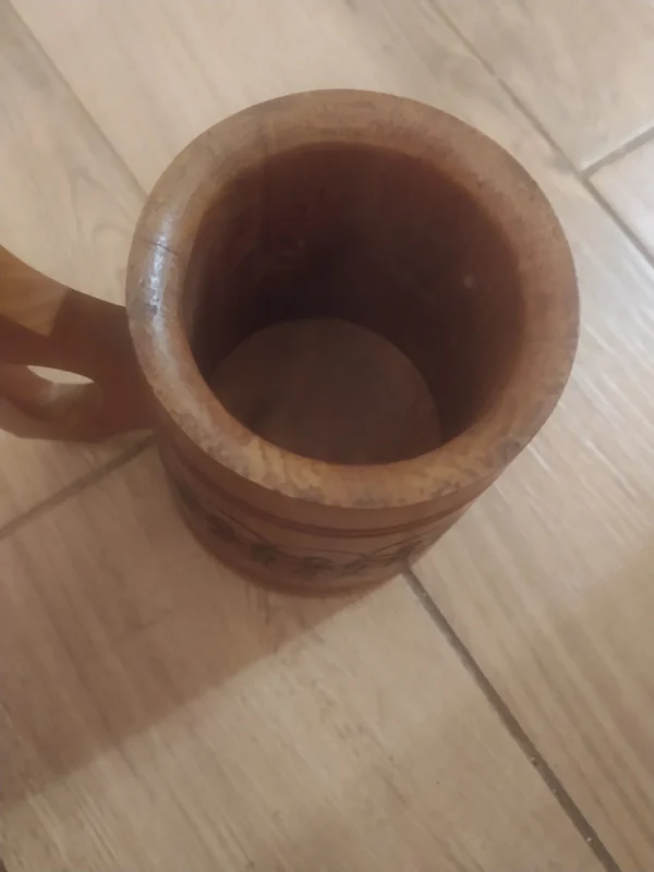 Velika drvena krigla od preko pola litre