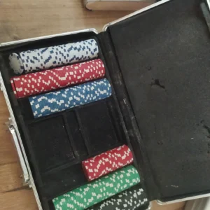 set zetona u metalnom koferu