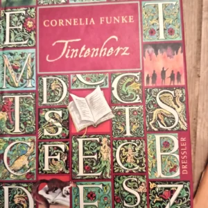 183137901_688e08b1866323-31236789IMG_20250802_13.webp Interherz - Cornelia Funke