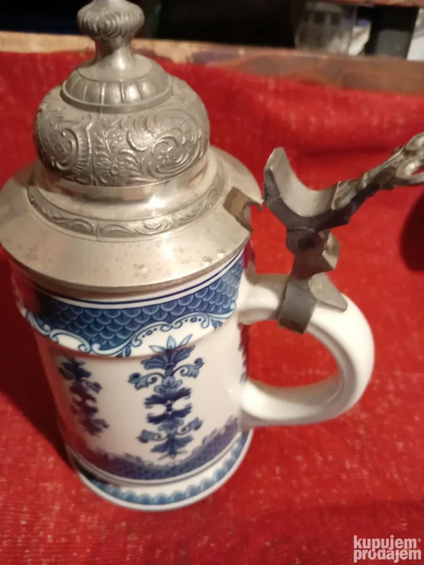 183916179_68ac4a15b1ed58-69083486ddda7ca2-9647-4.webp krigla za pivo sa poklopcem od cina