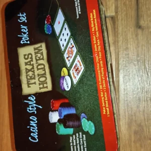 SET zetona sa kartamas i platnom u metalnoj kutiji poker set