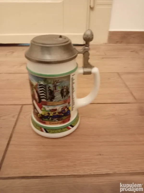 krigla za pivo sa poklopcem od cina
