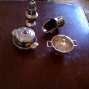 25967267_56091e693dcd30-908250054p.jpg metalne figurice za kolekcionare- posude
