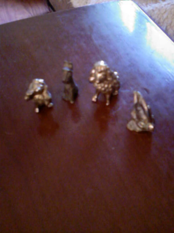 25978379_560968b5dc0d52-61468385k4.jpg metalne figurice kuca i ribica