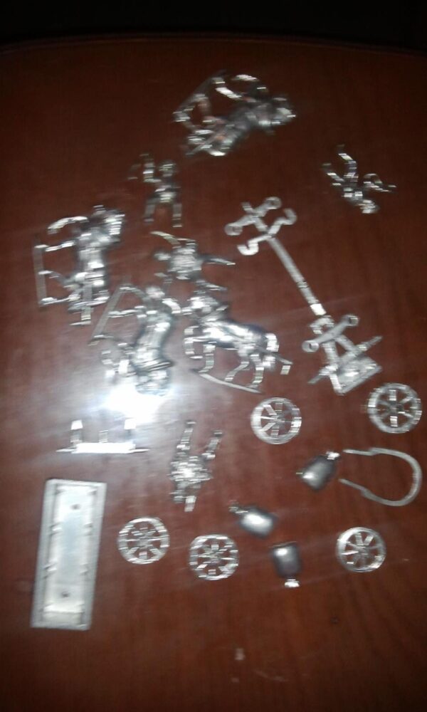 28326037_566d9c844ba2f3-5818314920151213_172059-1-.jpg metalne figure sa kolima