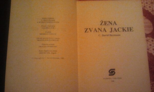 31453240_56e854bc870359-8682628120160315_190727-1-.jpg zena zvana JACKIE C.David Heymann rezervisano