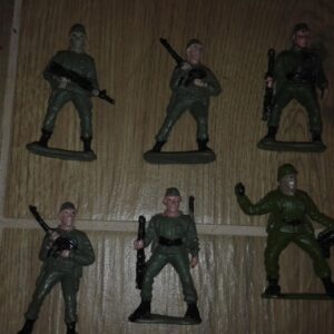 gumeni vojnici bojeni oko 7 cm