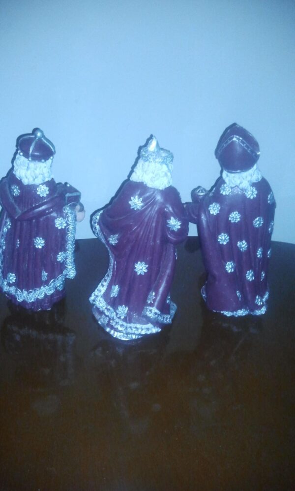 31861926_56f6fd1cdd21b7-6041536520160326_220829-1-.jpg figure tri ledena sveca