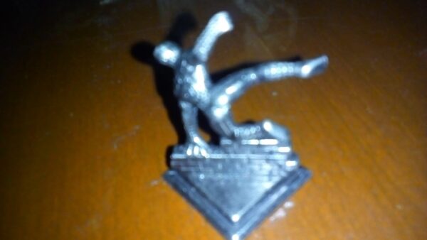 metalna figura spajdermena