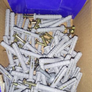 ukucavajuci vijak sa tiplom 6 x 40 mm