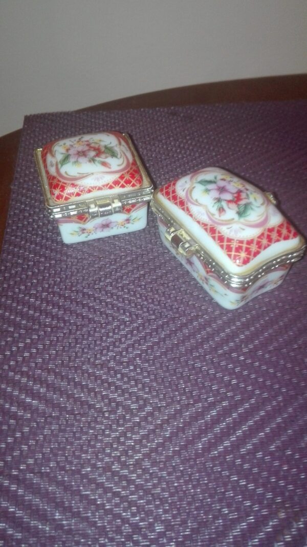 65845548_5b8ef9cad9be15-46569671IMG_20180904_231110.jpg male porcelanske kutije