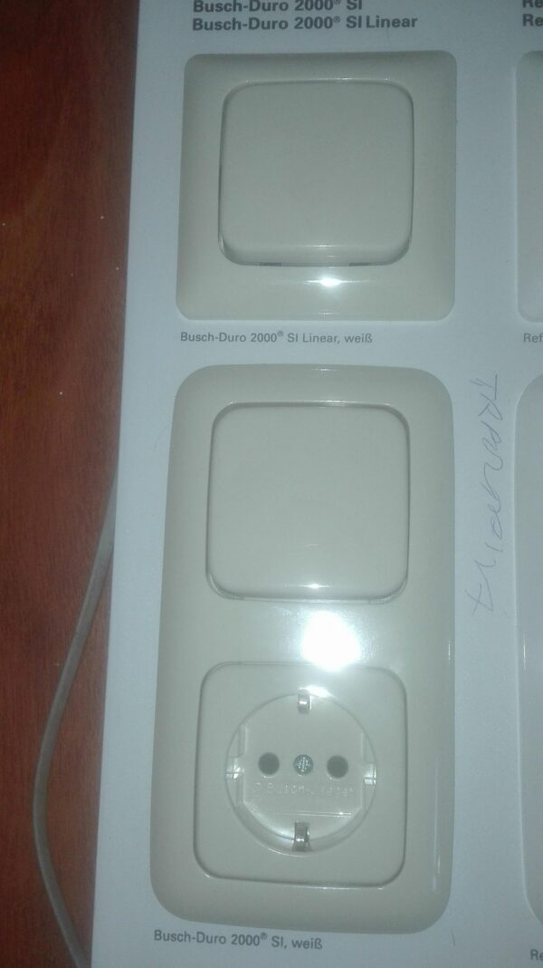 taster sa zvoce ili alarm i sa uticnicom