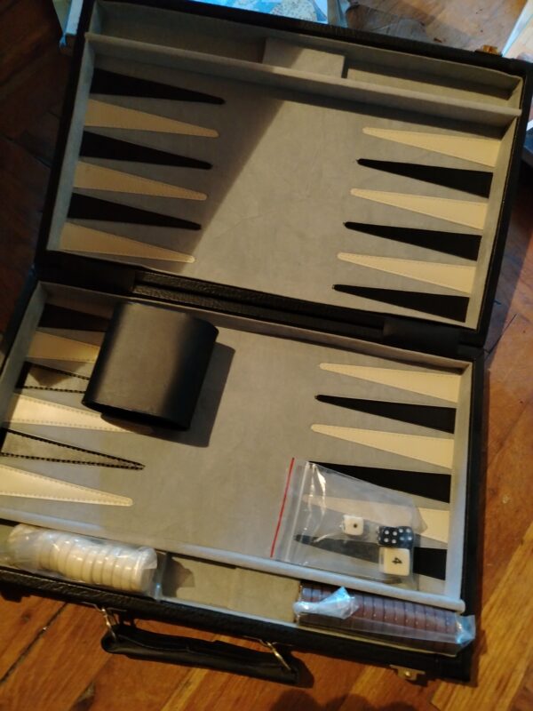 Backgammon u CRNOM koferu