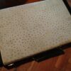Backgammon u belom koferu sa ruckom